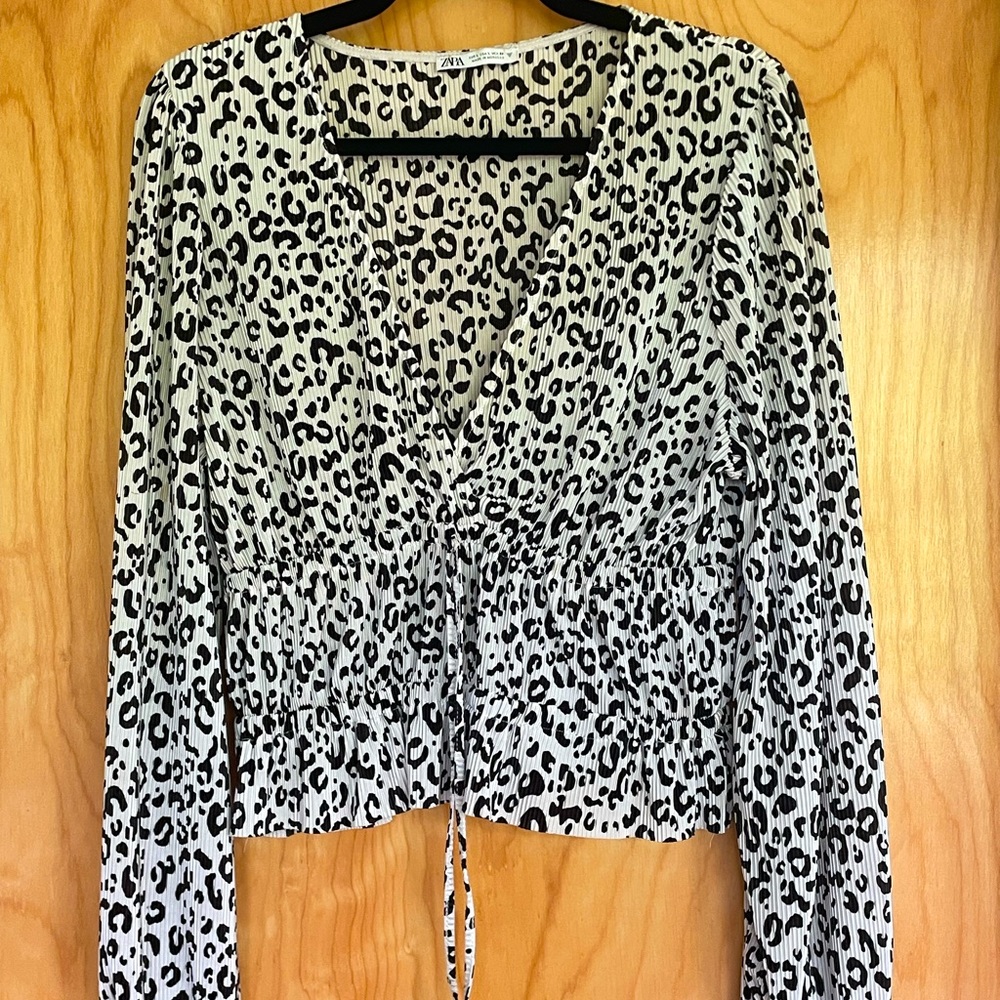 ZARA print long sleeve with raunch and tie detail!